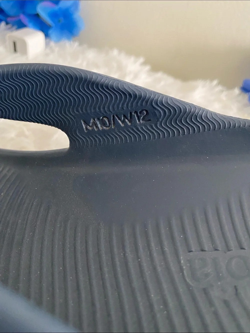 Columbia Men's Dark Blue Foam Flip-Flop Sandals sz 10